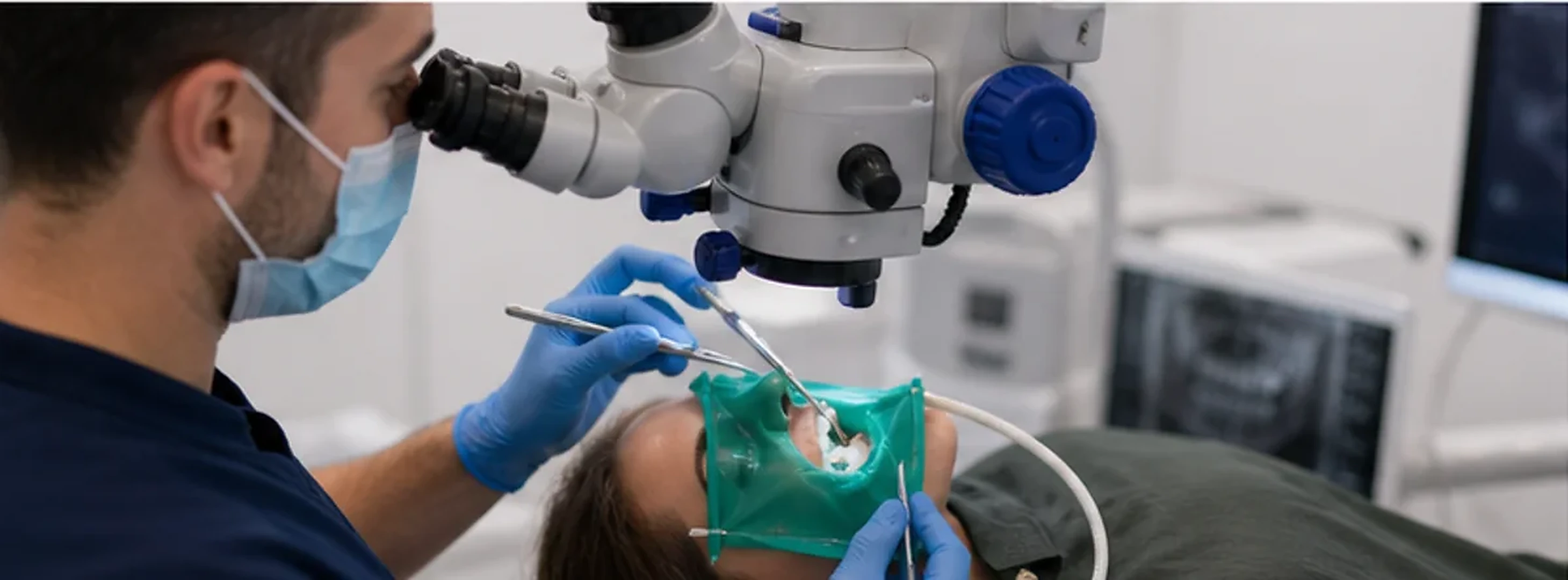 Endodoncia de precisión realizada con microscopio clínico